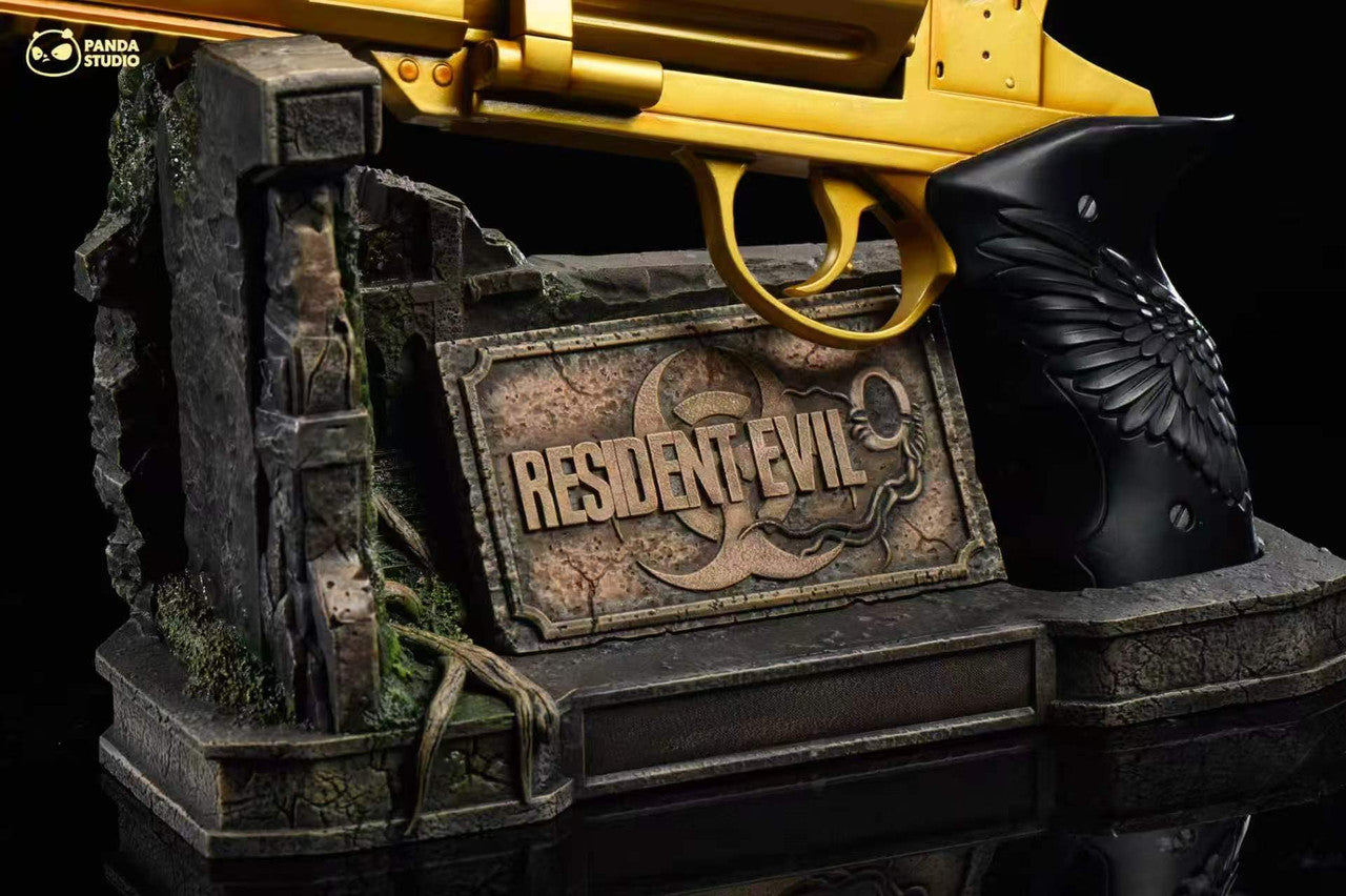 [PRE ORDER] Resident Evil - Panda Studio - Requiem Revolver and Tactical Axe 1:1 Scale Gold Limited Version (Price does not include shipping - Please Read Description)