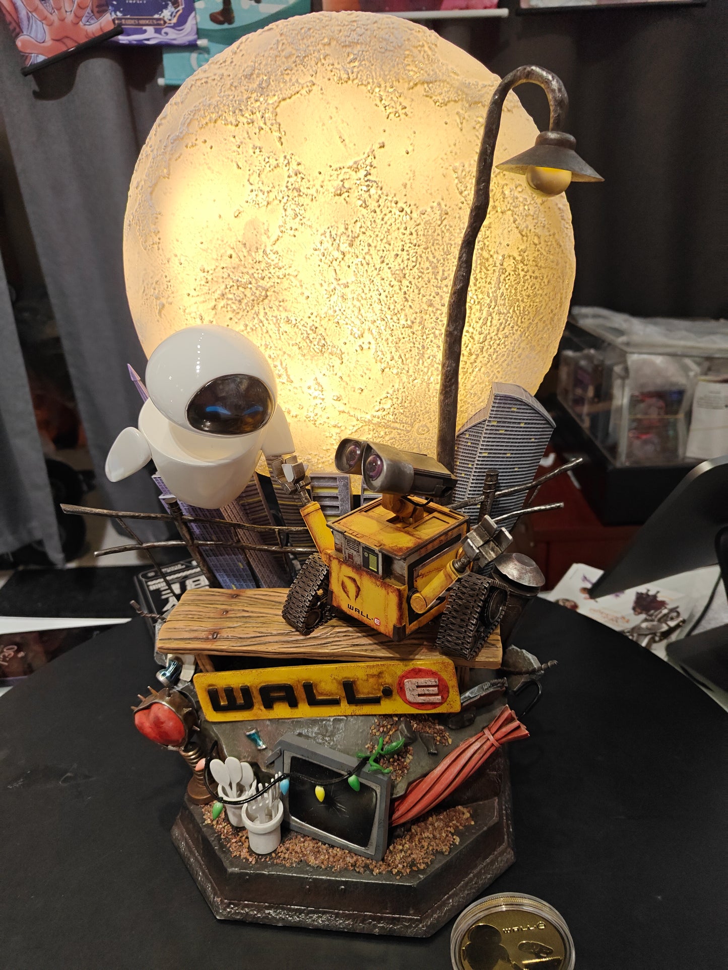 Disney Licensed - MGL Palladin Studio - WallE & Eve Resin Statue (Please Read Description)