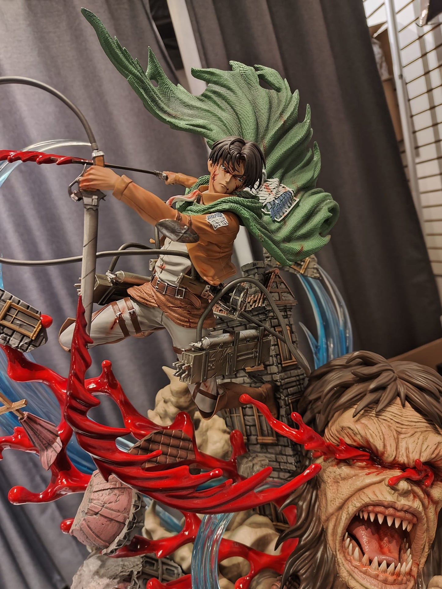 Attack on Titan - Levi Slaying Beast Titan (Special Order Only)o