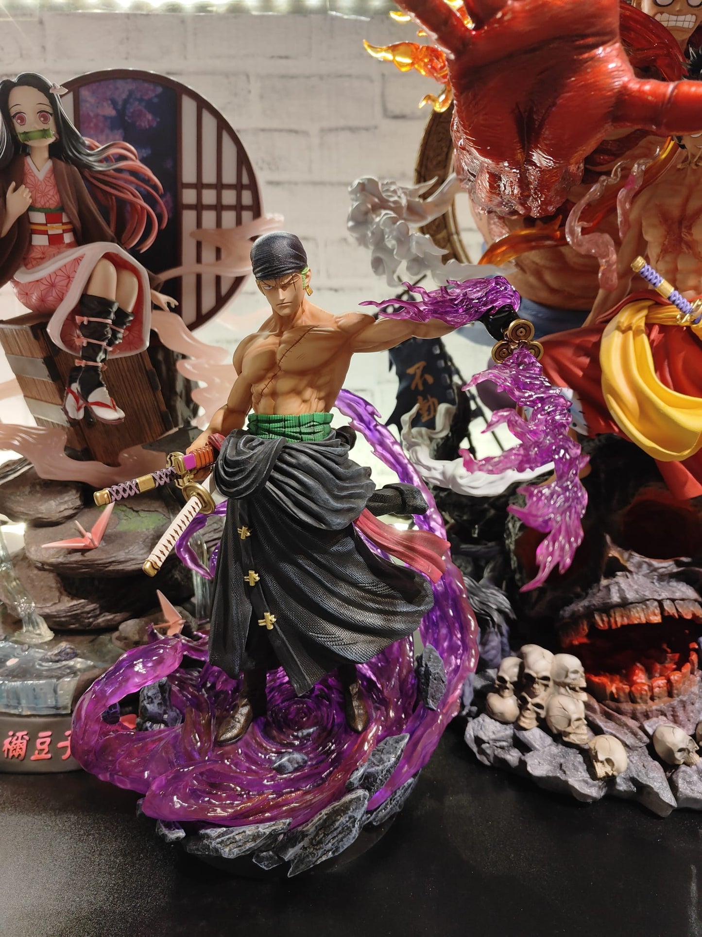 Zoro Aura Resin Figure